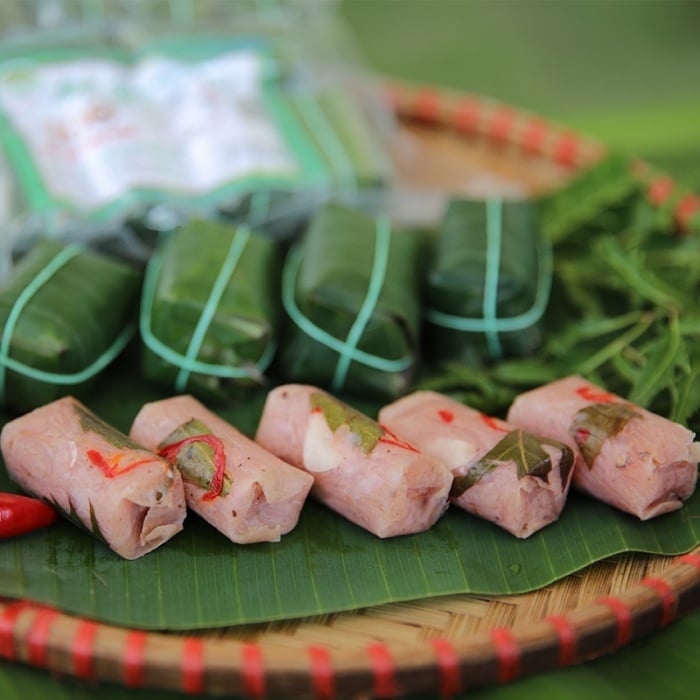 What specialty does Thanh Hoa have as a gift?  Nem chua is a famous gift in this land (Source: Collected)