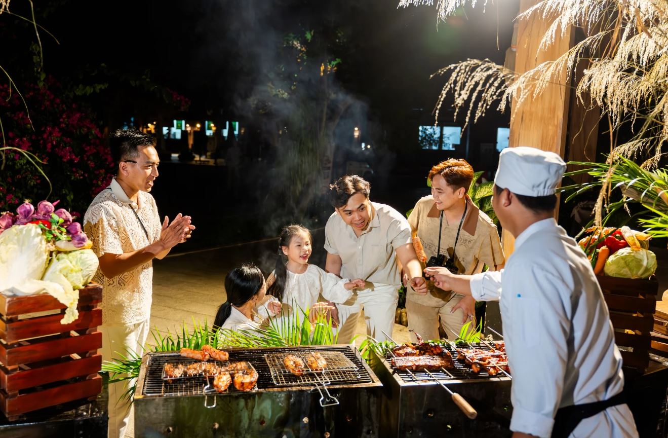 Thưởng tiệc BBQ giữa rừng đêm