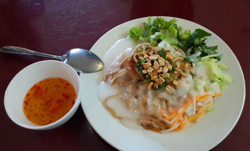 Banh tam bi has simple ingredients