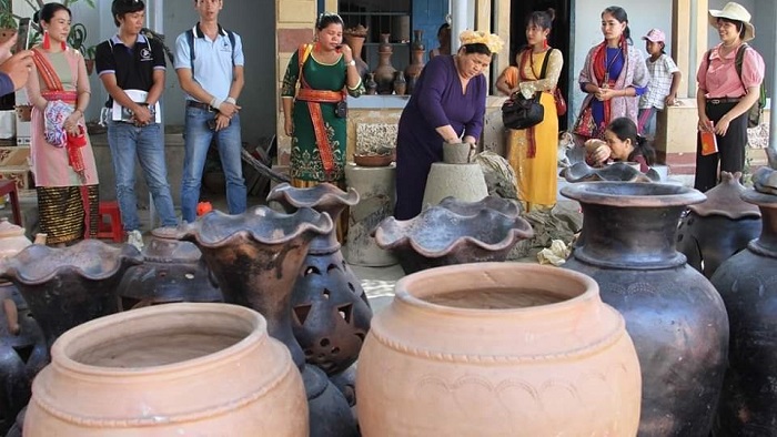 Bau Truc Pottery Village