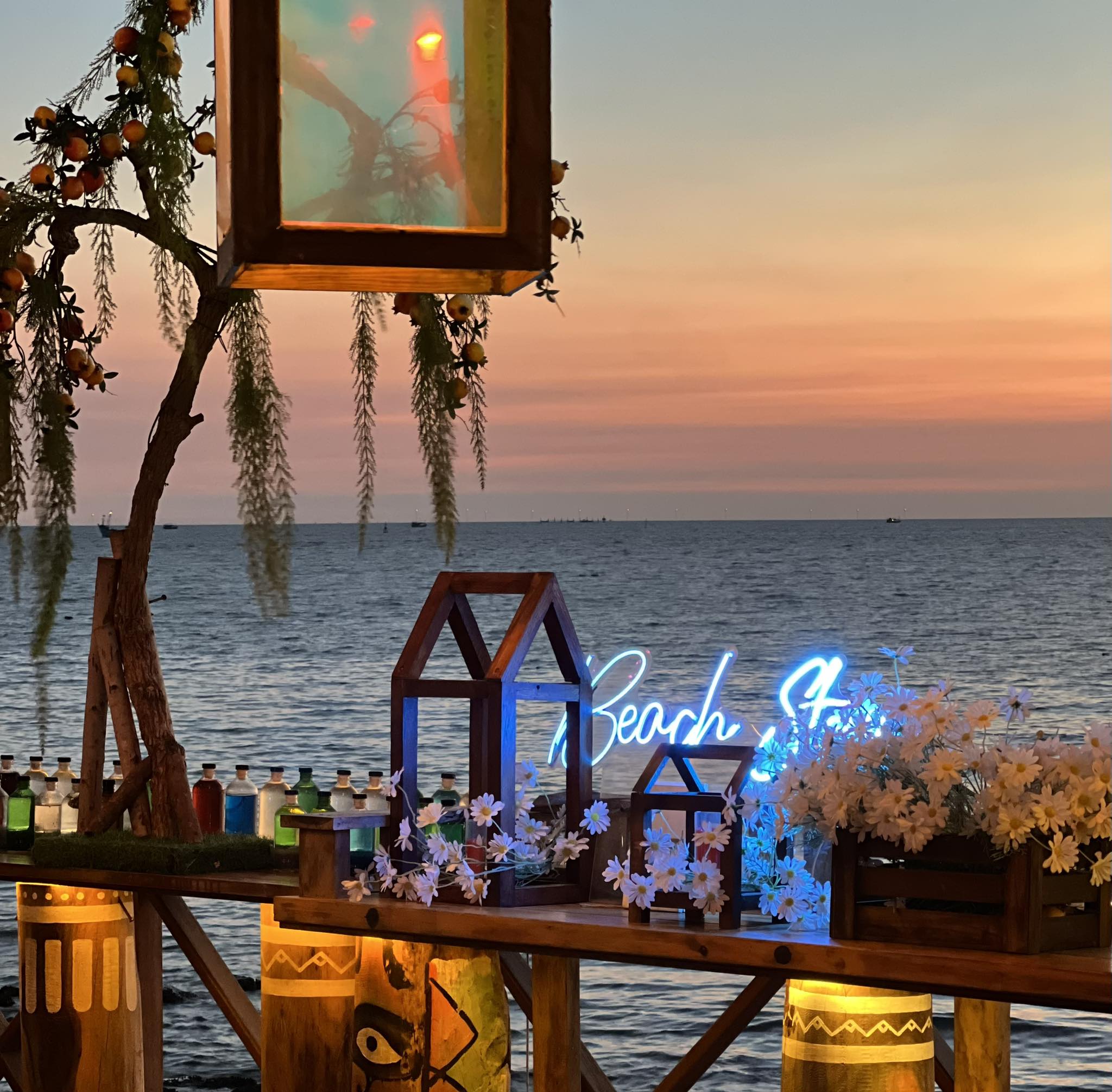 Beach Stop Lounge & Café - an outdoor beach cafe in Vung Tau