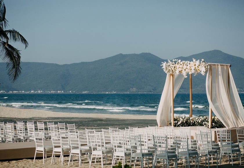 Celebrate your wedding in an off-peak season to save money