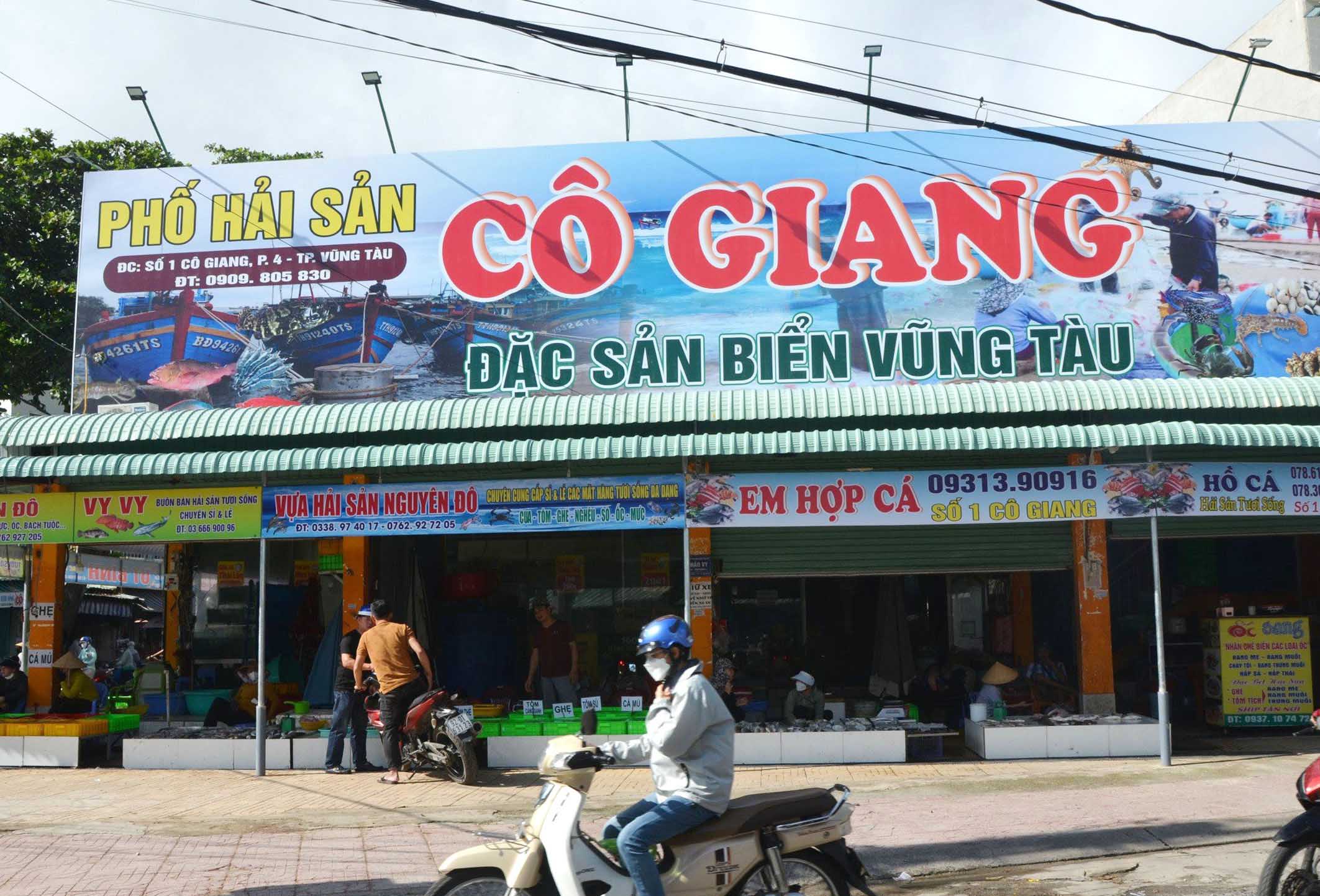 Co Giang Seafood Market in Vung Tau