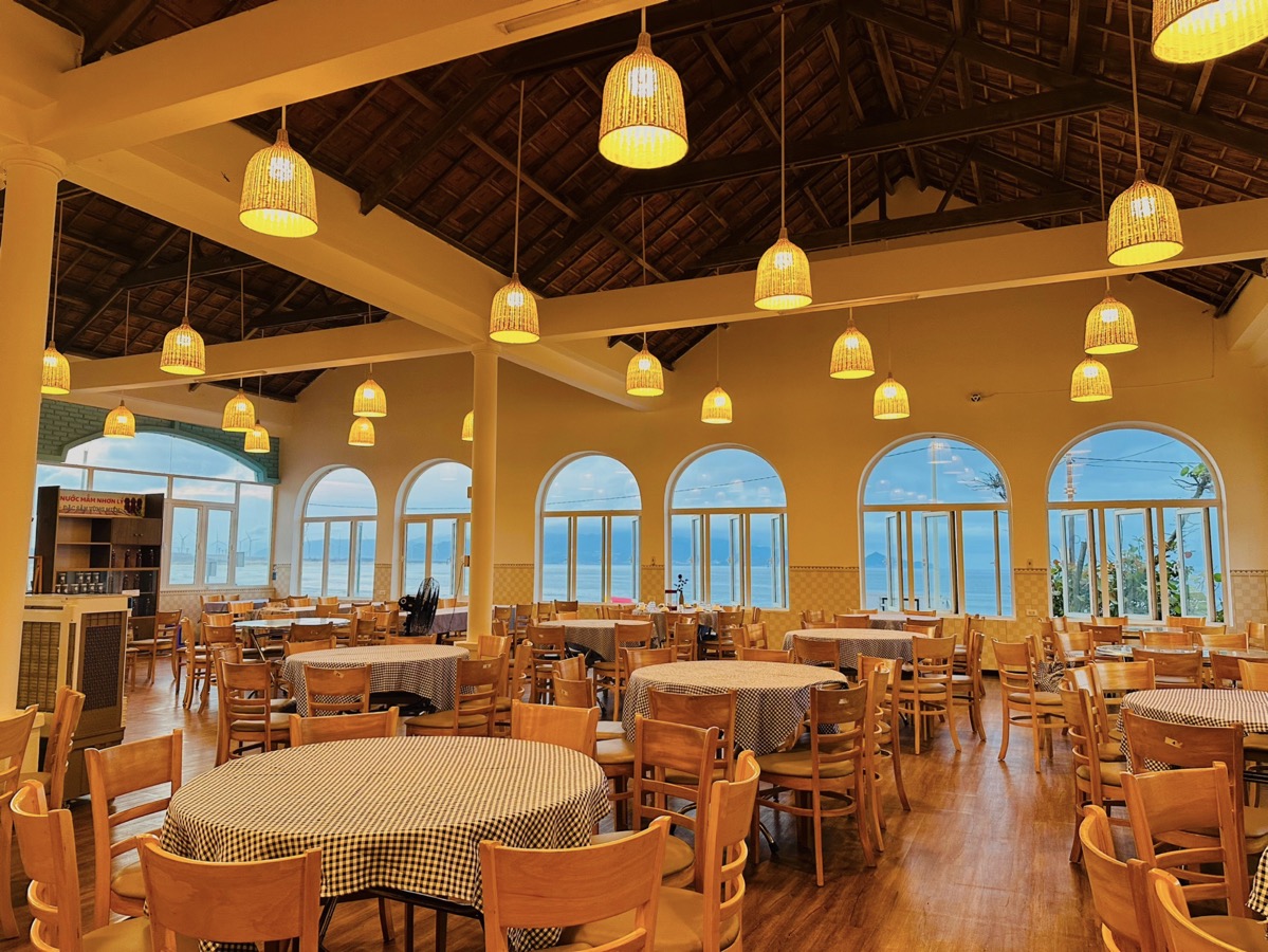 Coco Jambo is among the top Quy Nhon restaurants for the views