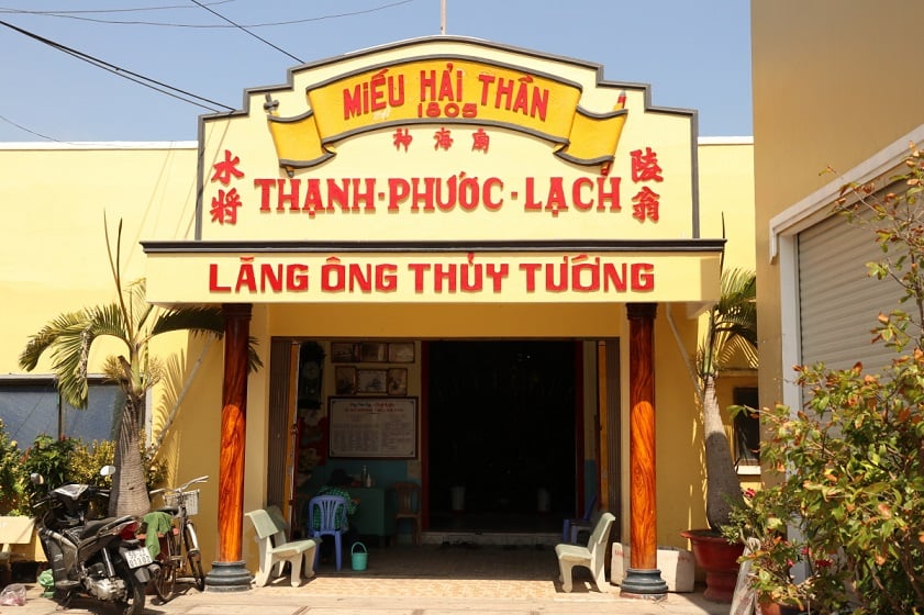 Discover the local culture at the Tomb of Ong Thuy Tuong