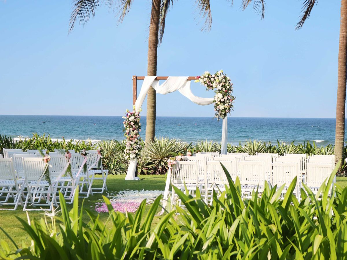 Ha Long is a perfect destination to celebrate your wedding in Vietnam
