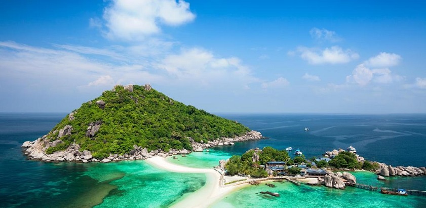 Koh Samui is perfect for a relaxing Southeast Asia honeymoon by the sea