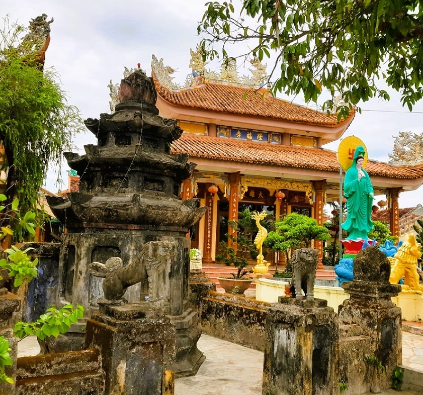 Long Phuoc Pagoda