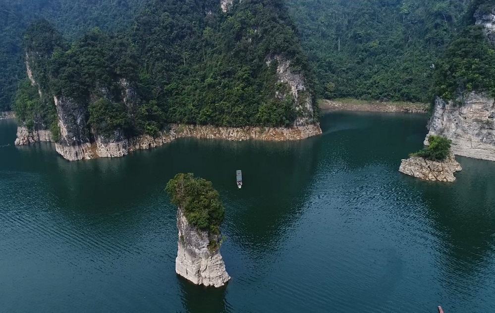 Na Hang Lake near My Lam