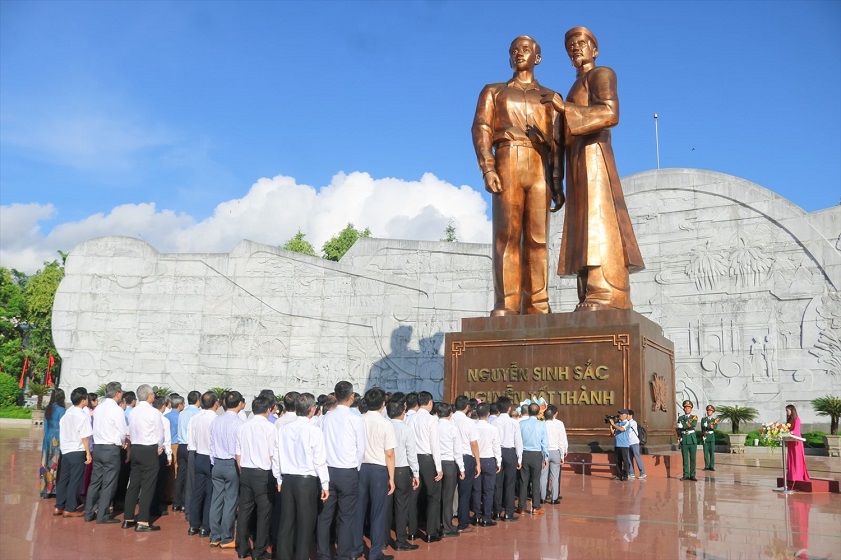 Nguyen Sinh Sac - Nguyen Tat Thanh Monument in Quy Nhon