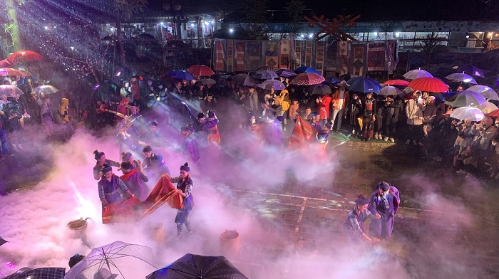 Night market in Sapa