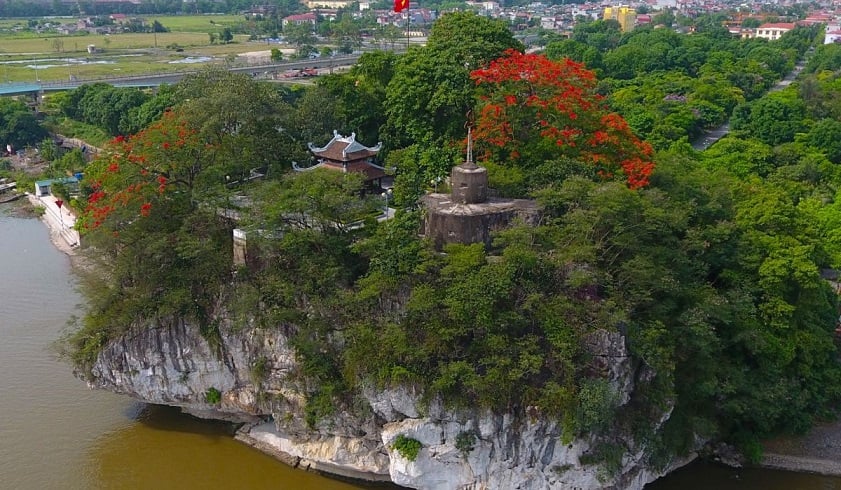 Non Nuoc Mountain offers a serene escape