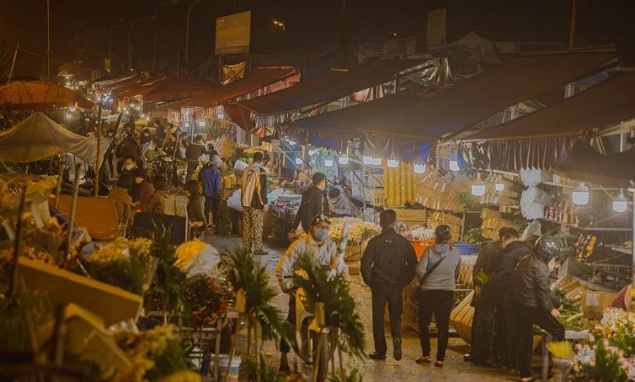 Quang Ba Flower Market