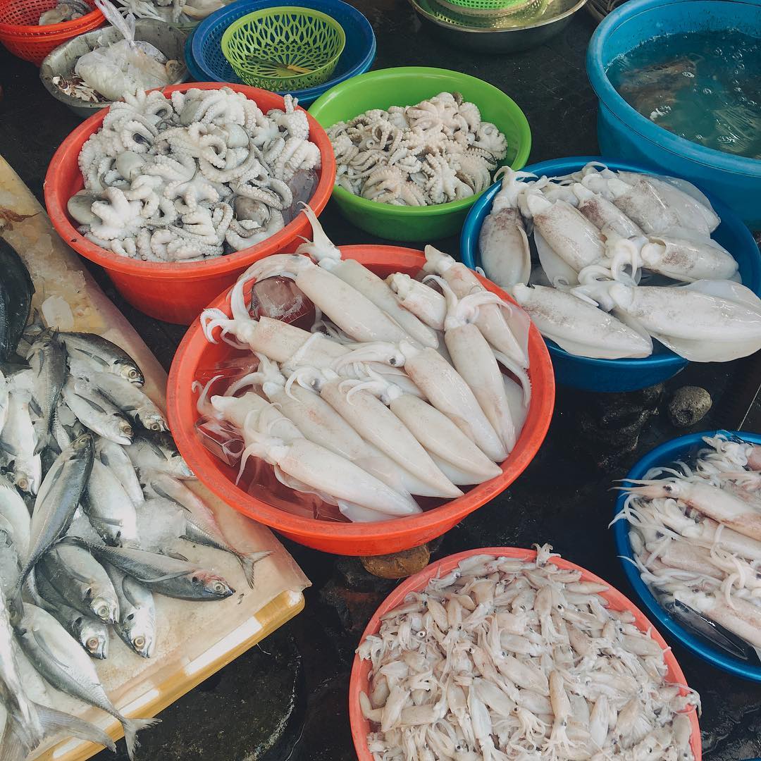 Rach Dua Market is one of the liveliest Vung Tau seafood markets