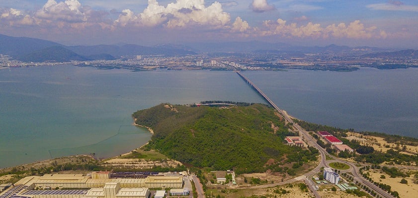 The peaceful scenery surrounding Thi Nai Bridge
