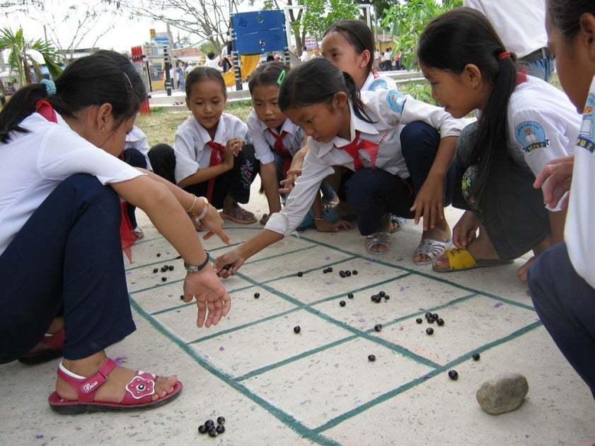 Vietnamese traditional games