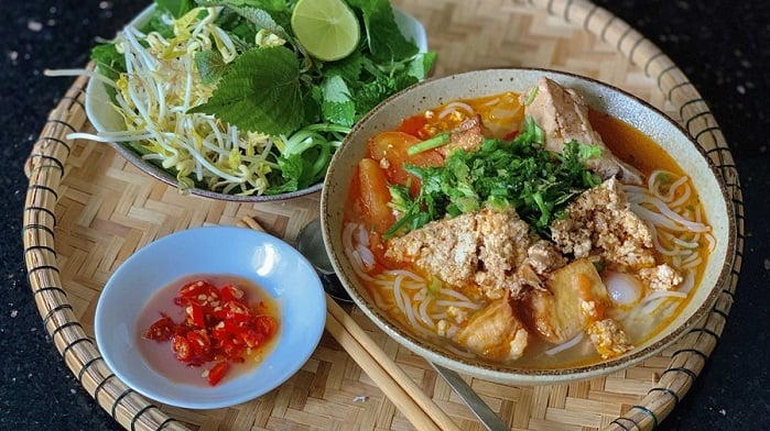 Vietnamese crab noodle soup
