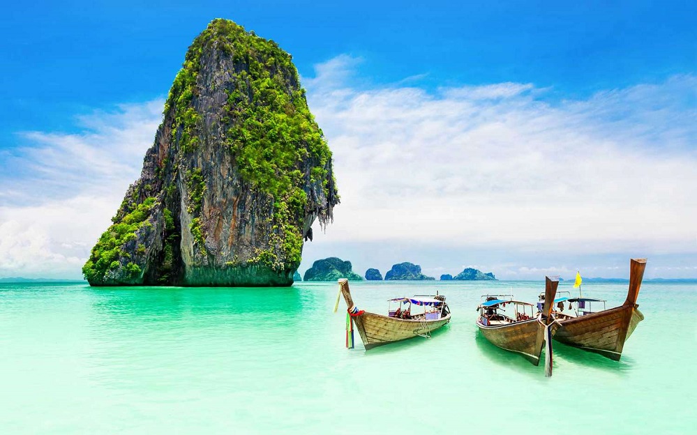 Visit Phuket to enjoy the sun