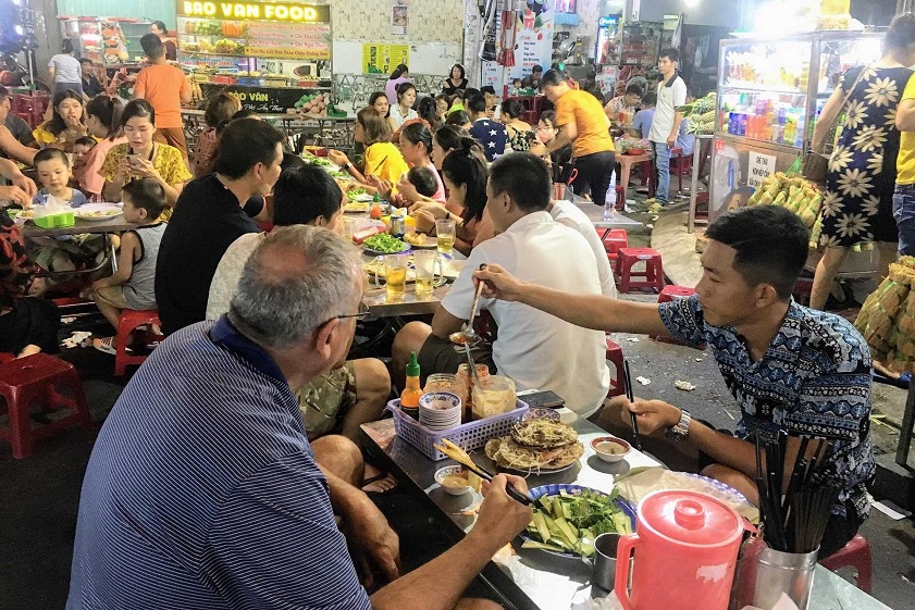 Visiting Quy Nhon food streets is the best way to experience its nightlife