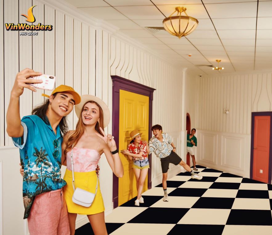 Alice ở xứ sở thần tiên tại VinWonders Phú Quốc