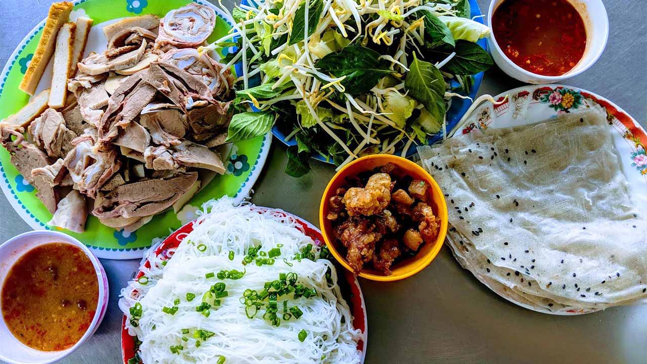 ăn bánh hỏi ngon ở Phú Yên