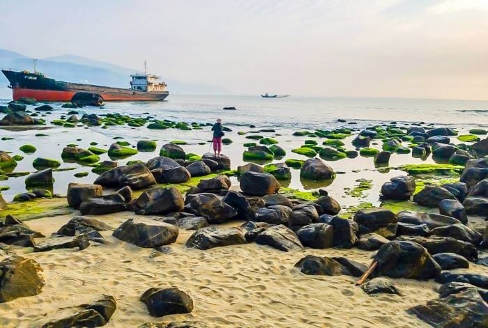 Bãi biển Nam Ô - bãi biển Đà Nẵng có cụm san hô đẹp nhất (Nguồn: halotravel)
