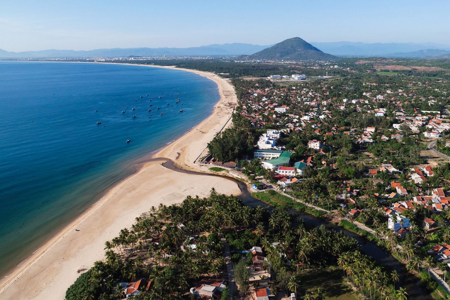 Bãi biển Long Thủy