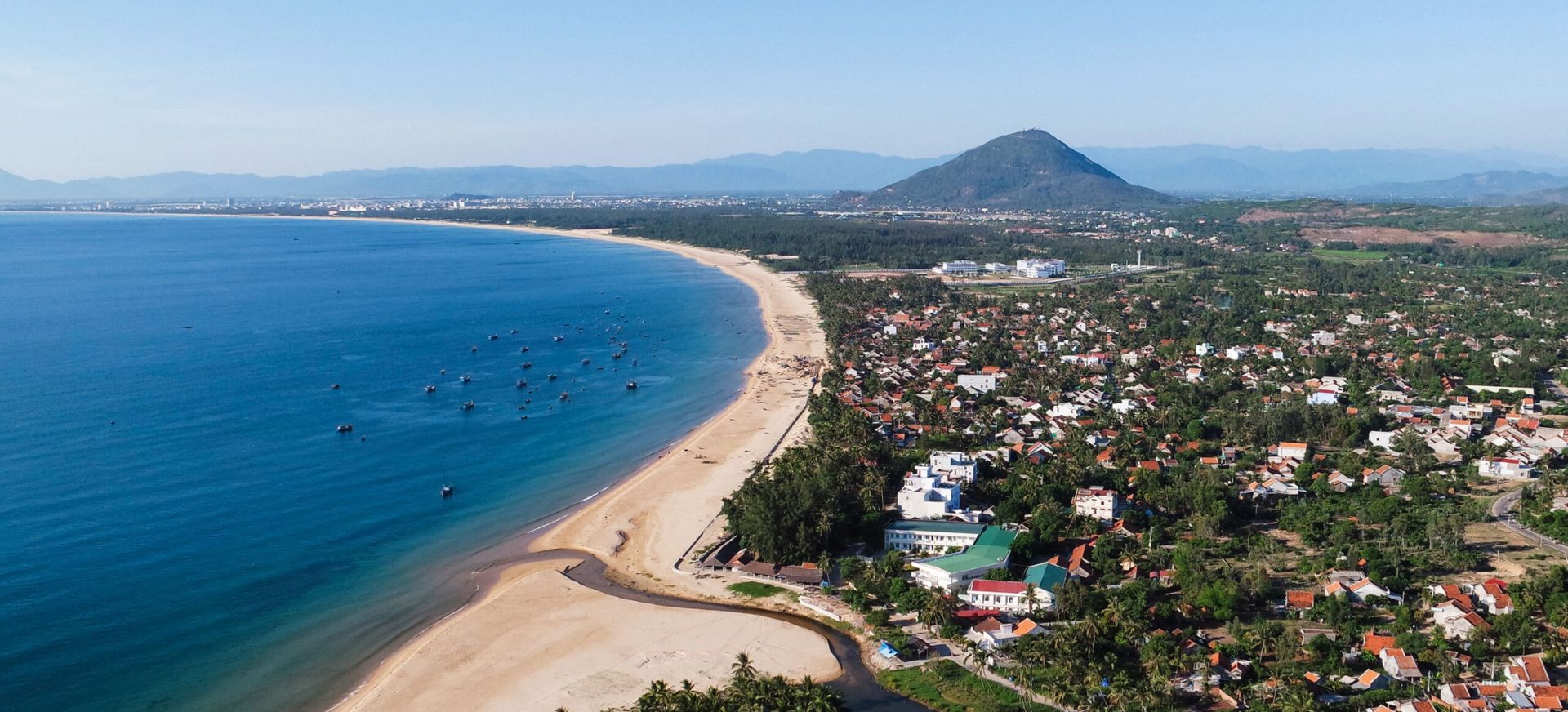 biển Long Thủy gần chùa Thanh Lương