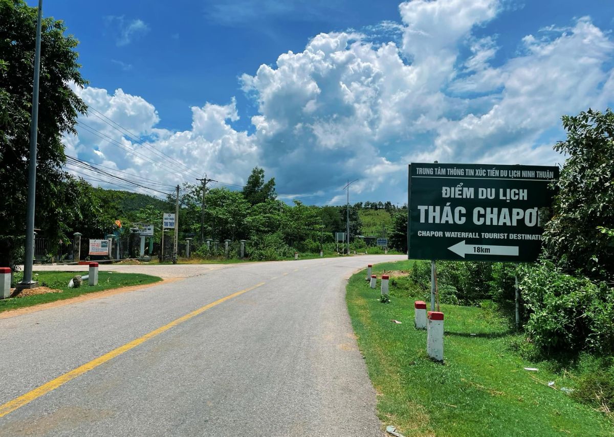 Bảng chỉ dẫn đến thác Chapơr