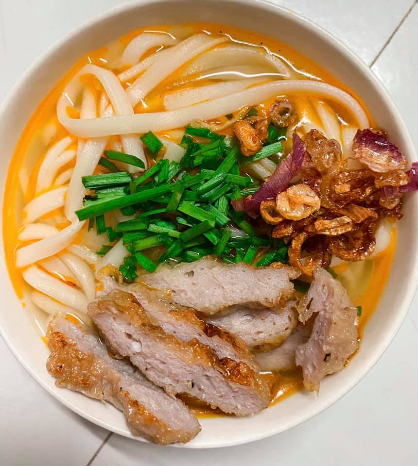 Bánh canh chả cá đỏ Lý Sơn