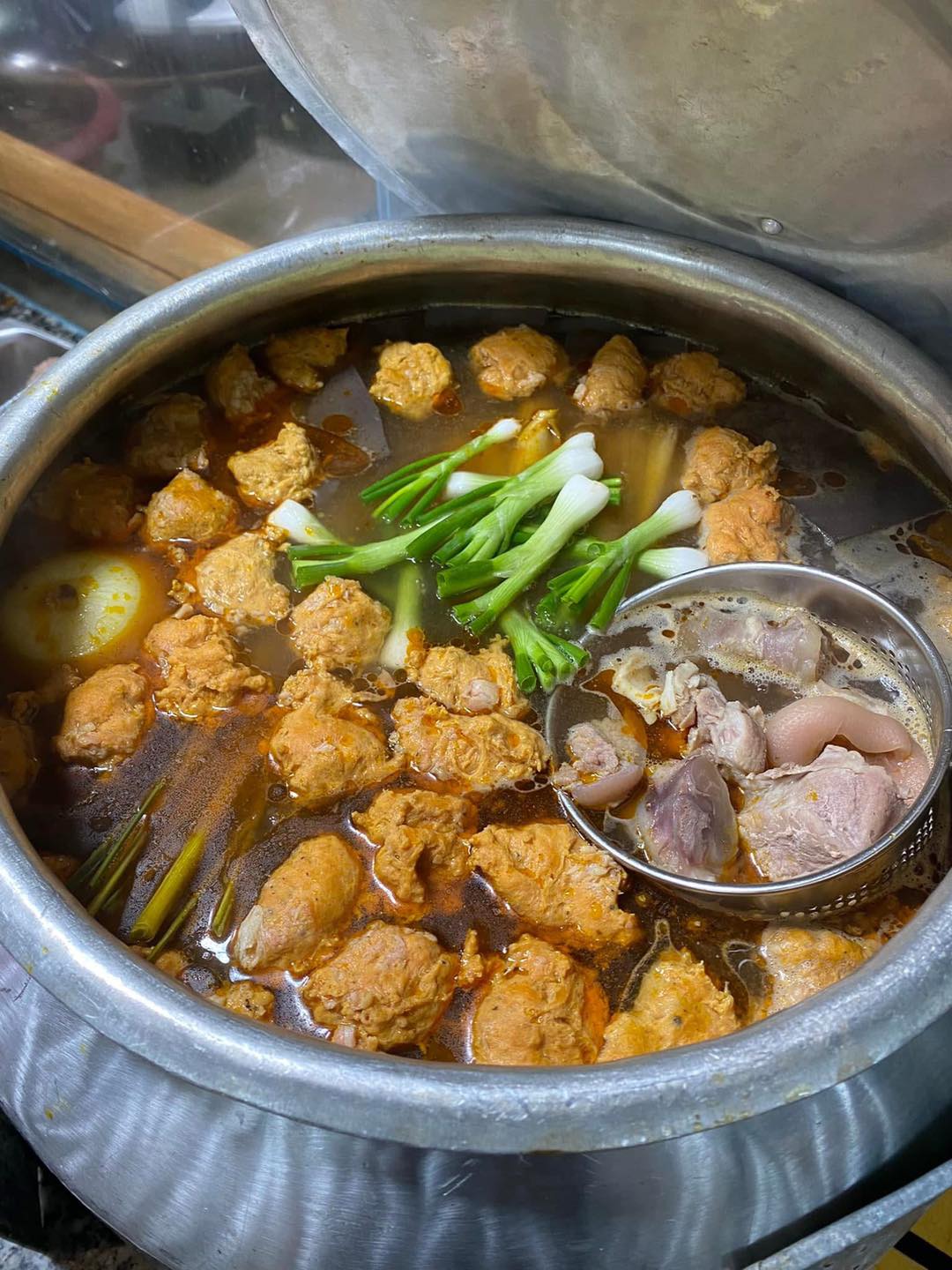 Bún bò Huế chị Bé