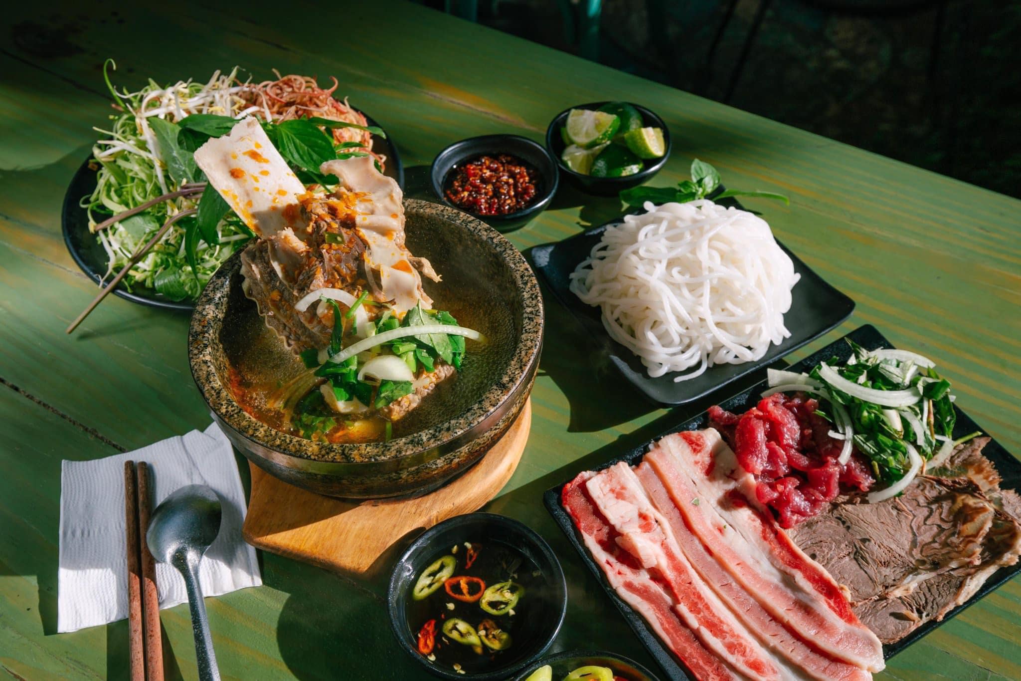 Bún bò thố đá Đà Lạt