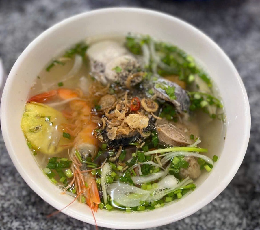 bún cá Quy Nhơn thập cẩm