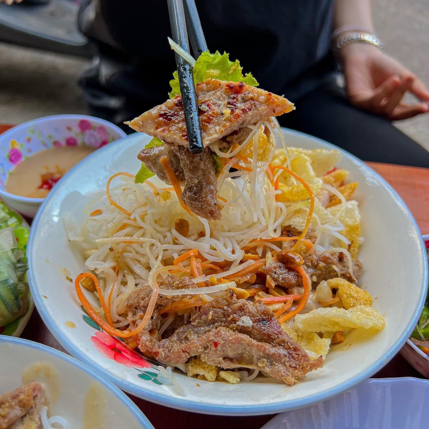 Bún thịt nướng Thảo