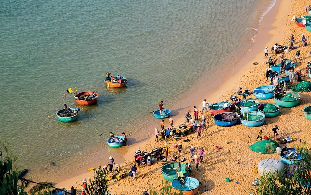 Buổi sáng trên biển làng chài Nhơn Lý