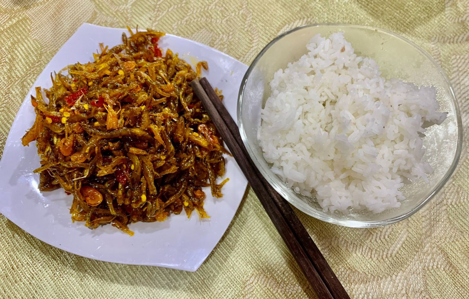 Cá bống sông Trà đóng hộp