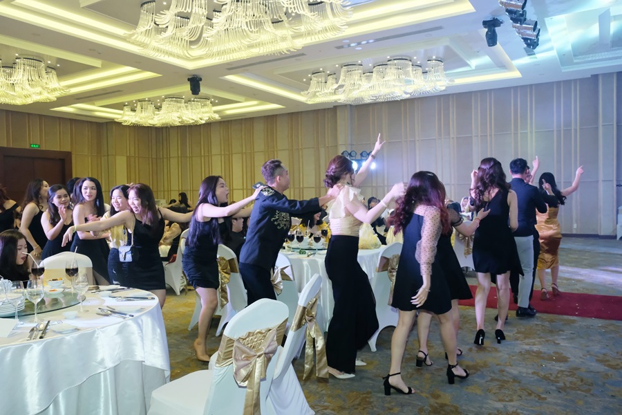Các trò chơi đồng đội trong nhà 