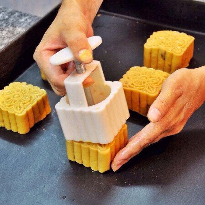 Cách làm bánh trung thu thập cẩm
