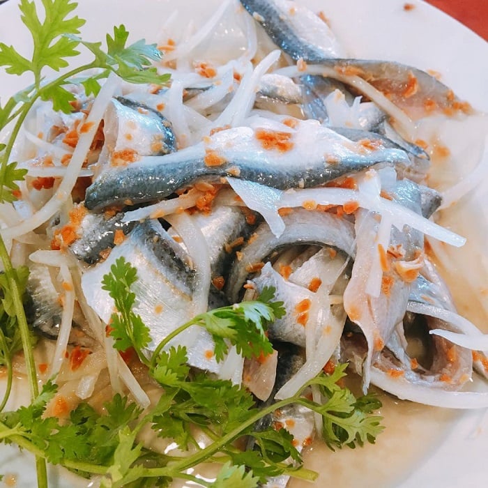 Cách làm salad cá trích