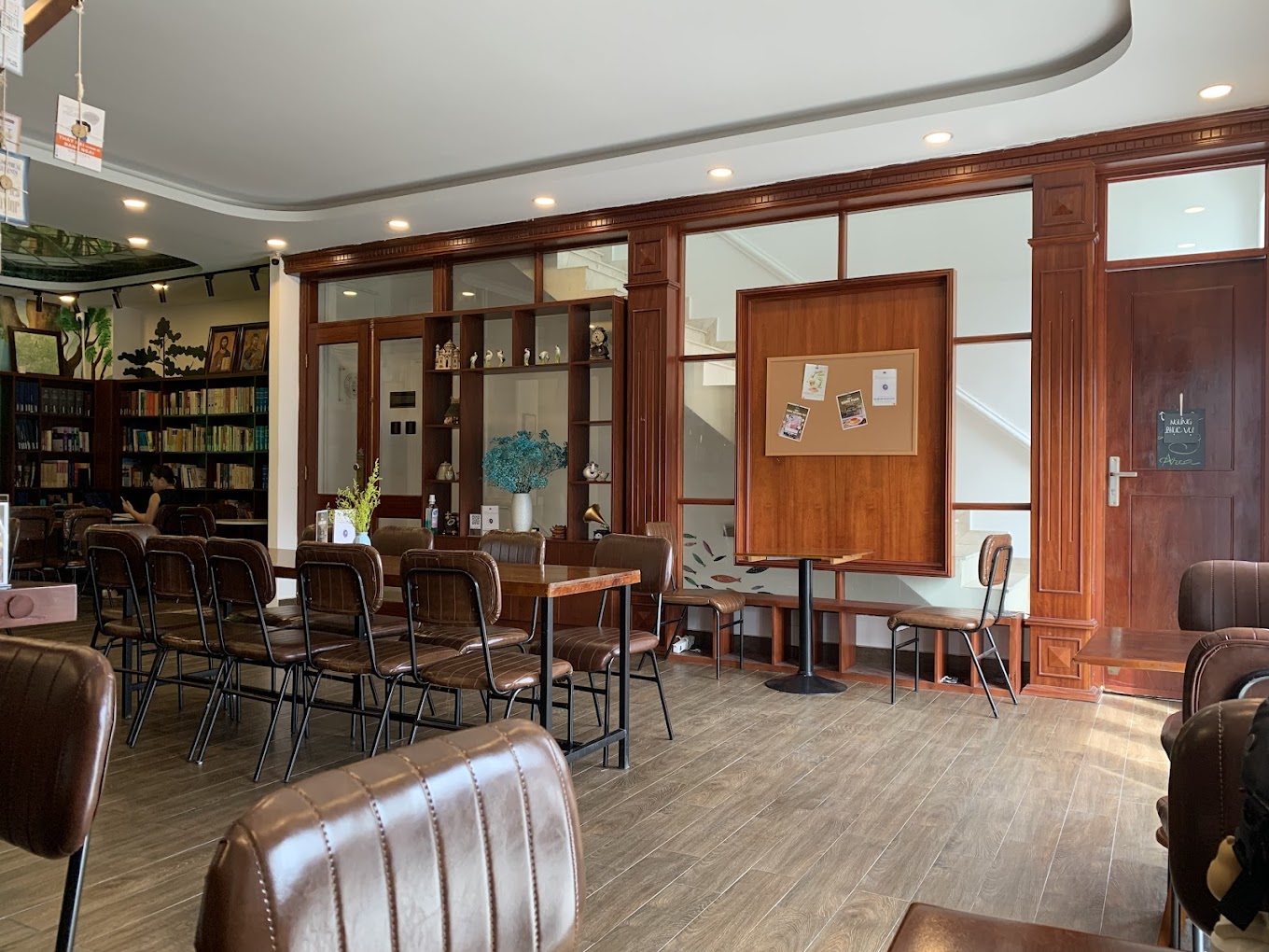 Cafe sách Hữu Thể