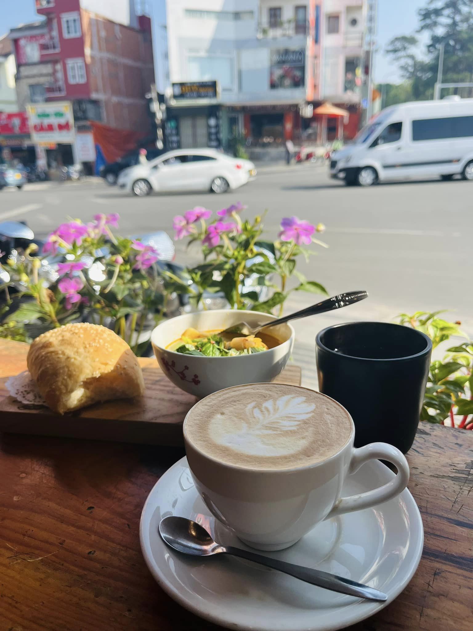 Cafe Tỏi Đen Đà Lạt