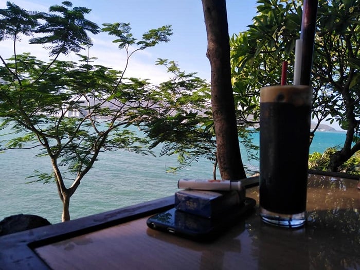 Cafe view biển Nha Trang