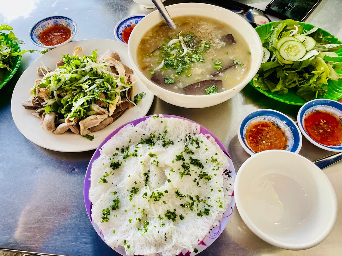 Cháo lòng bánh hỏi 123 Bà Triệu Phú Yên