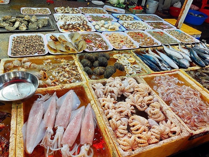 Chợ cá Hạ Long
