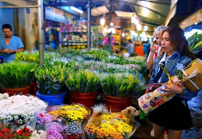 Chợ hoa tay hồ thị
