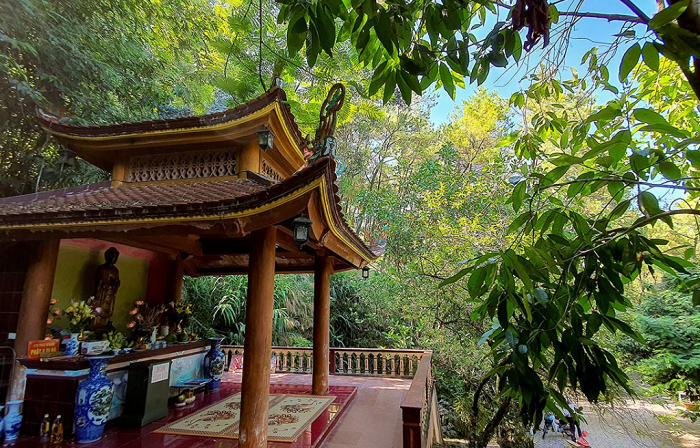 Hang Pagoda in Ha Tinh