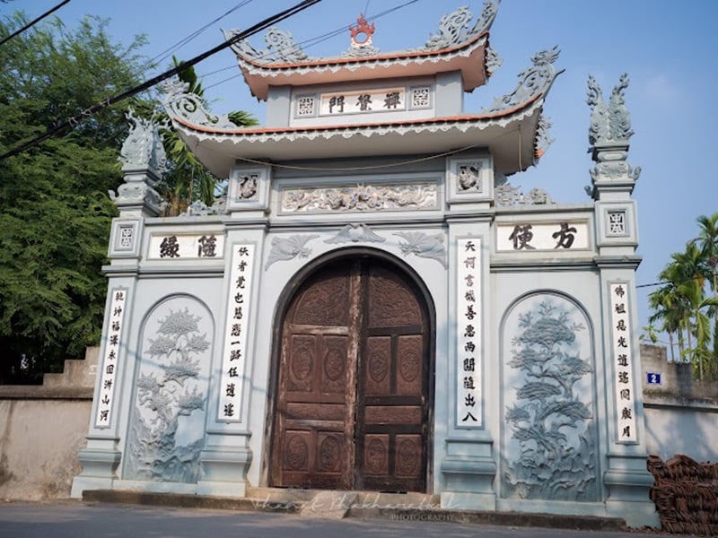 Cổng chùa Kiến Sơ