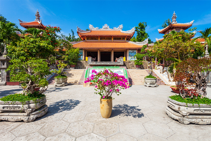 Chùa Long Sơn | Khám phá ngôi cổ tự hơn 100 tuổi ở Nha Trang