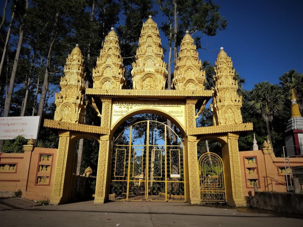 Cổng chùa Phật Lớn