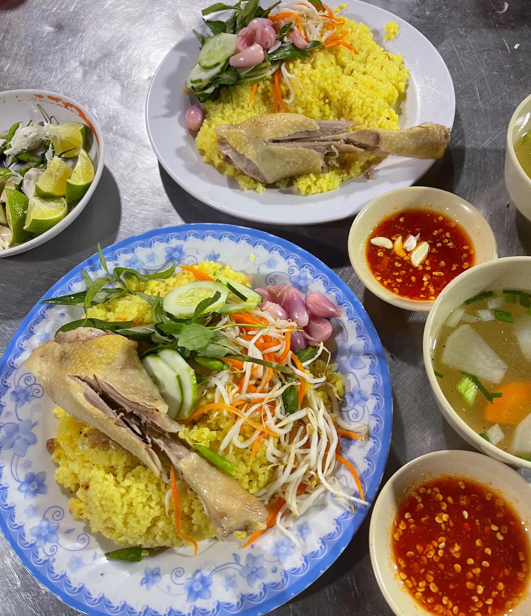 Cơm gà đùi Phú Yên